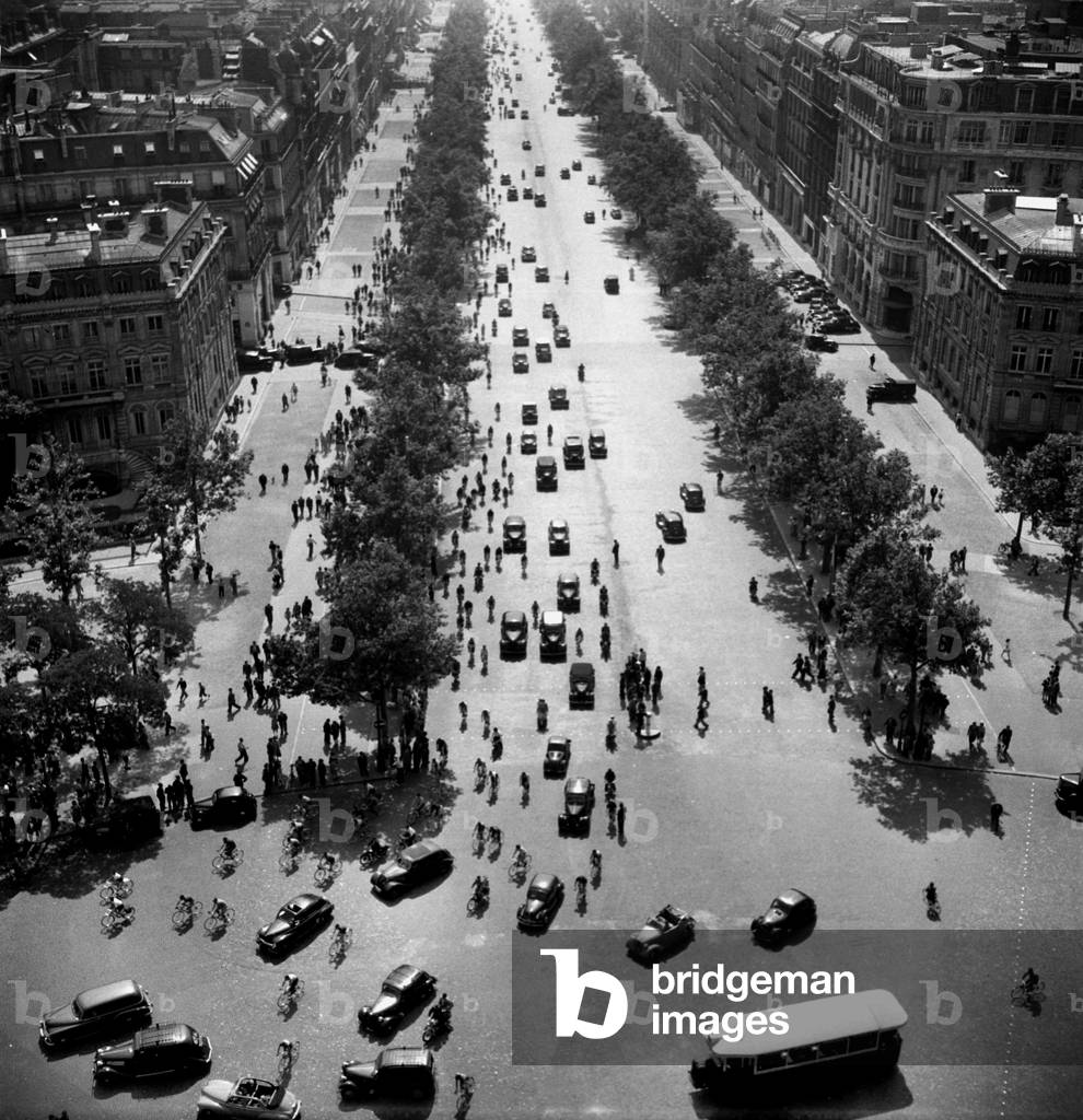 Tour De France 1951, 5Th Leg Paris/Caen on July 8 : Dpearture on The Champs Elysees, Paris (b/w photo)