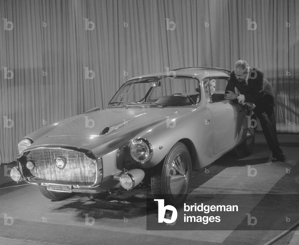 Raymond Loewy showing the Lancia 