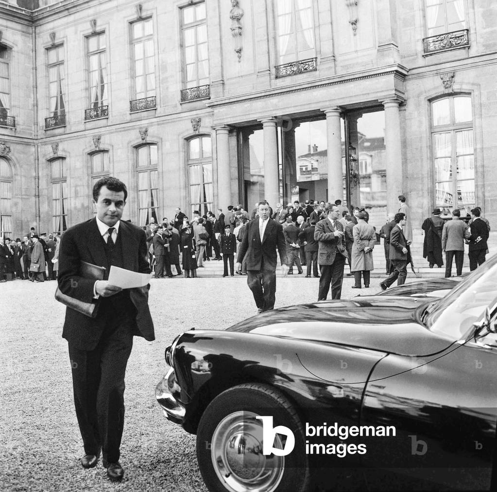 In the courtyard of the Elysee, Paris, March 25, 1959 (b/w photo)