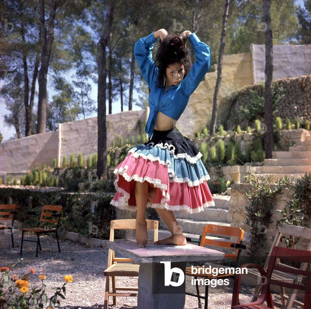Spanish Dancer Dancing Flamenco on A Table (photo)