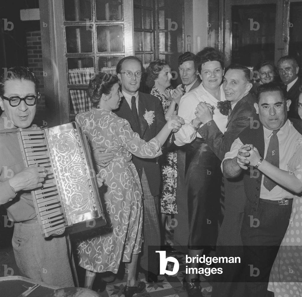 Ball given by former prisoners of war to celebrate Dr Schauwecker, Paris, September 2, 1950 (b/w photo)