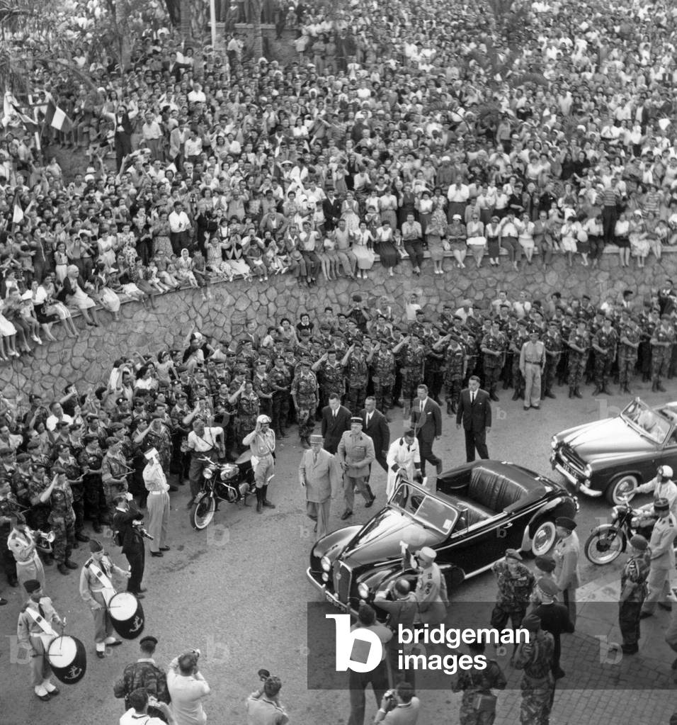 Crowd Cheering Charles De Gaulle in Algiers, June 4, 1958 (b/w photo)