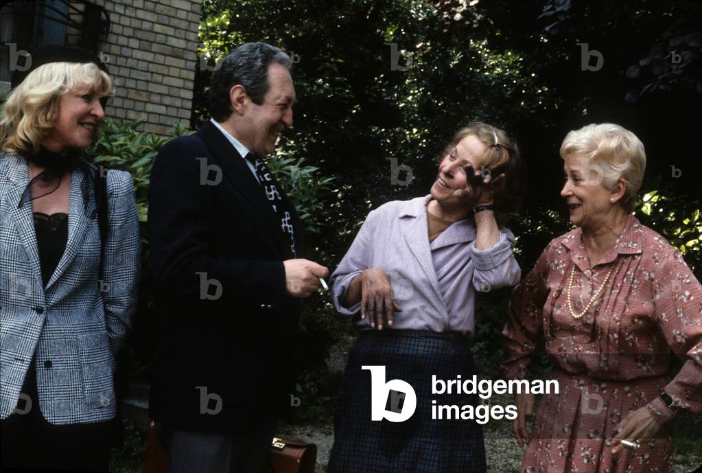 Danielle Darrieux (Dans Le Role D'Adrienne) Dans Une Scene De L'Age Vermeil De Rogerkahane Pour Antenne 2 Le 1Er Juin 1983. (photo)