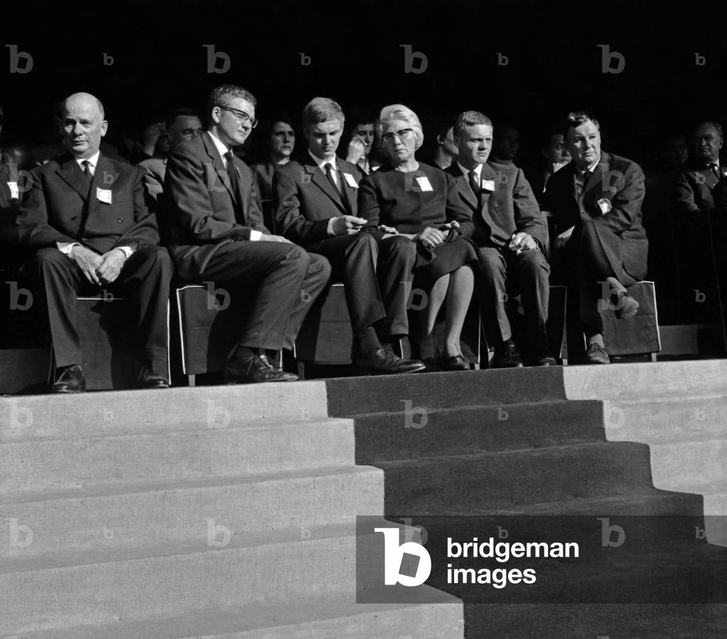 Last Tribute To Maurice Thorez July 16, 1964 : Waldeck Rochet, The 4 Sons of Maurice Thorez (Jean, Paul, Pierre Et Maurice), his Widow Jeannette Vermeersch (b/w photo)