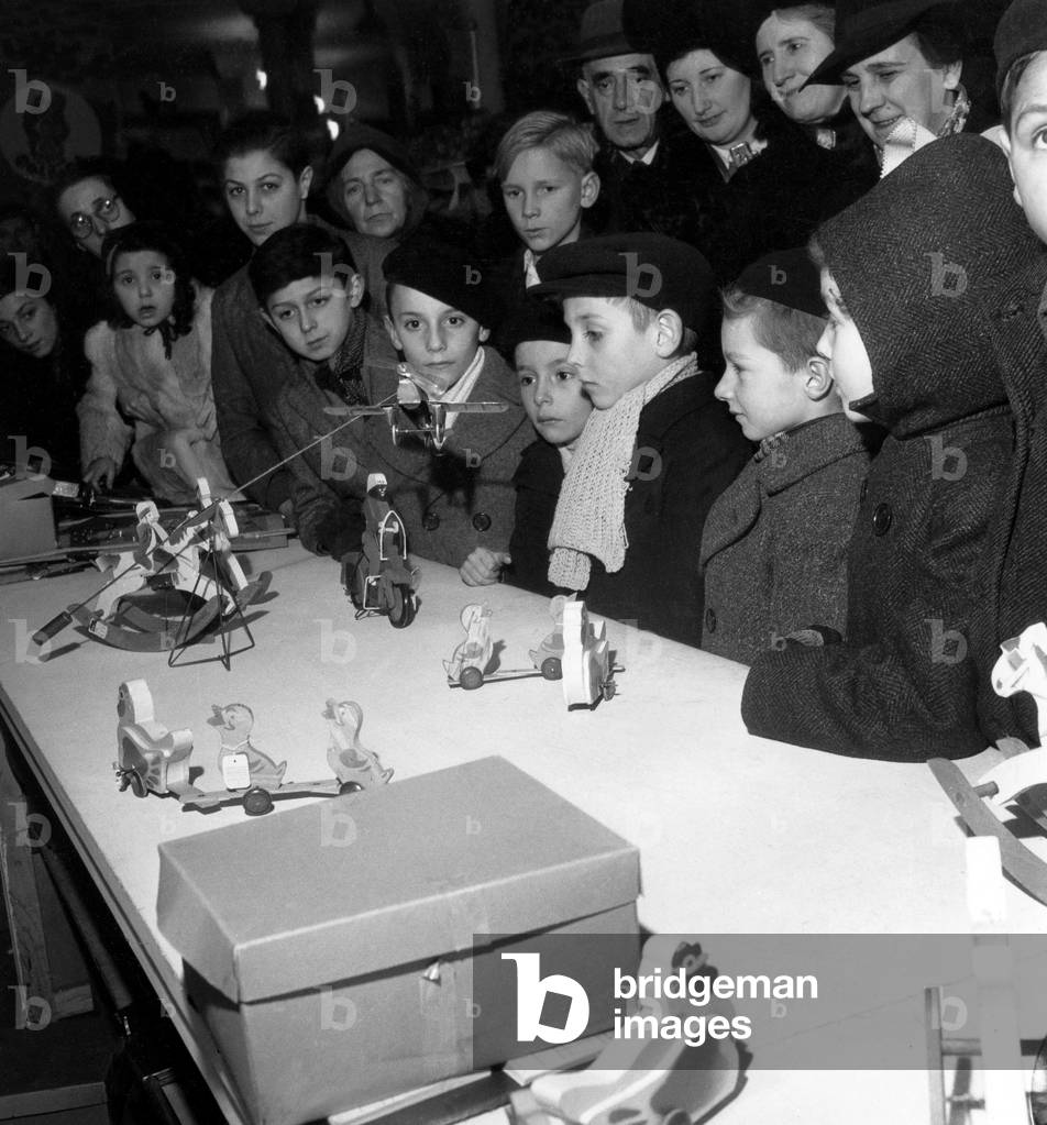 Children Looking Christmas Toys, December 1St, 1945 (b/w photo)