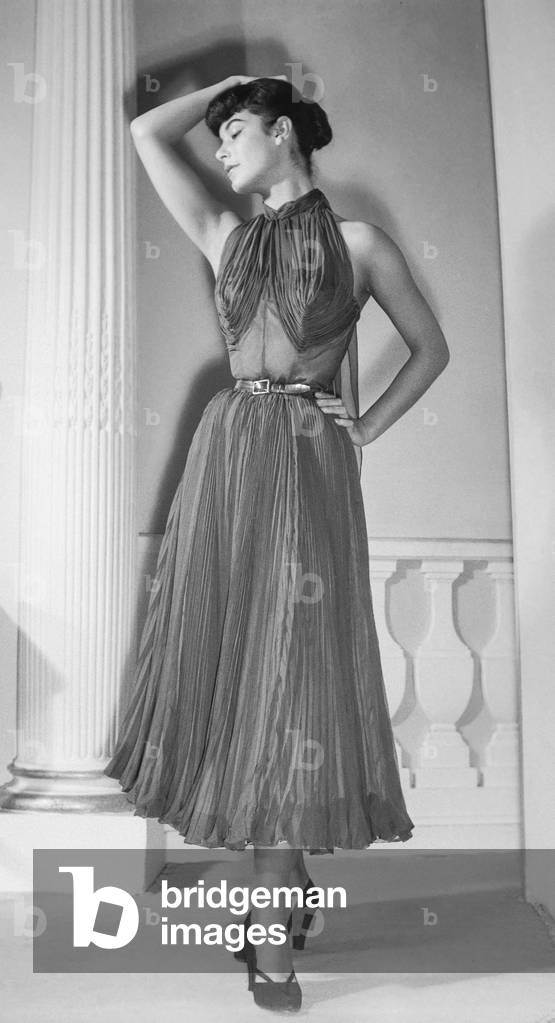 Carven fashion, Paris, 1951 : pleated dress (b/w photo)