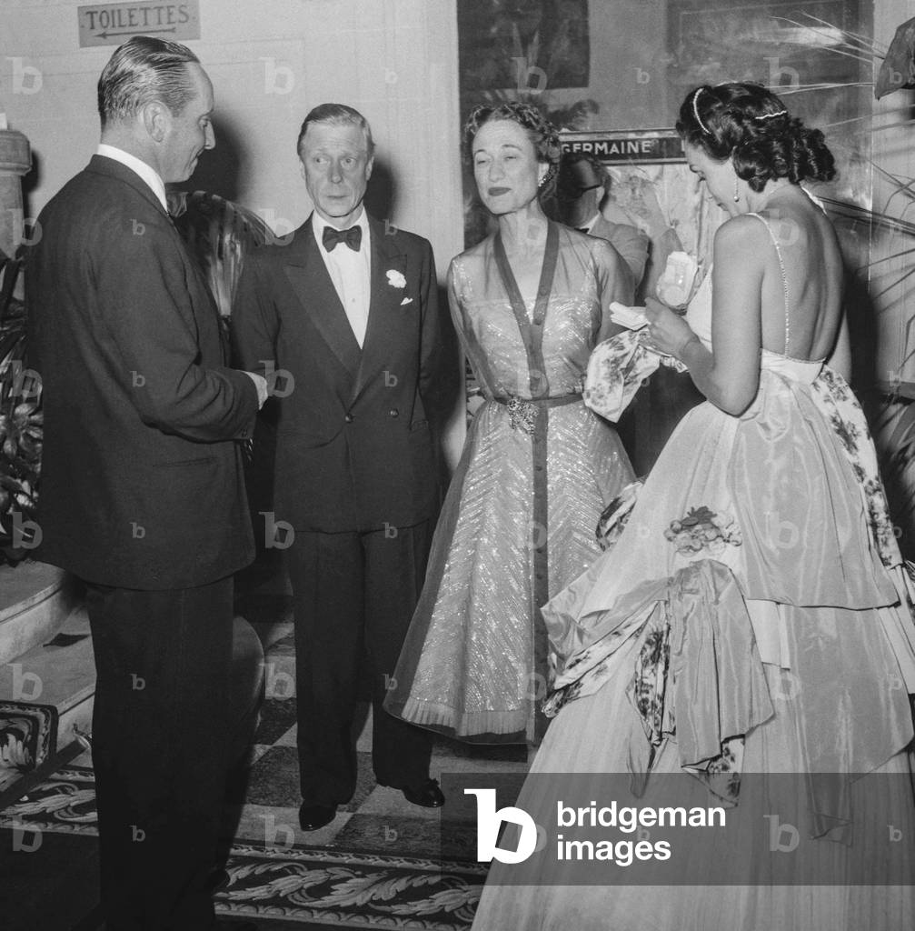Fancy dress ball in Biarritz, France, September 9, 1950 : the Duke (former king Edward VIII) and the Duchess of Windsor (Wallis Simpson) (b/w photo)