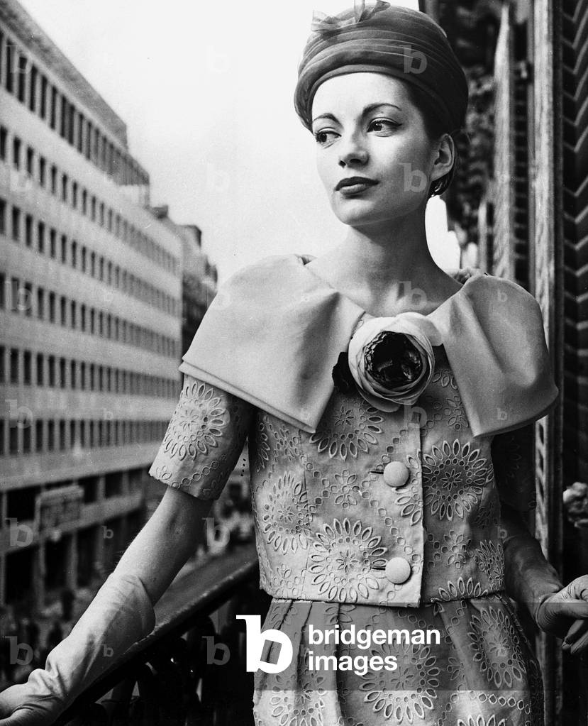 Presentation on February 1958 of Fashion By Pierre Cardin For Spring-Summer 1958 : Woman'S Suit (b/w photo)