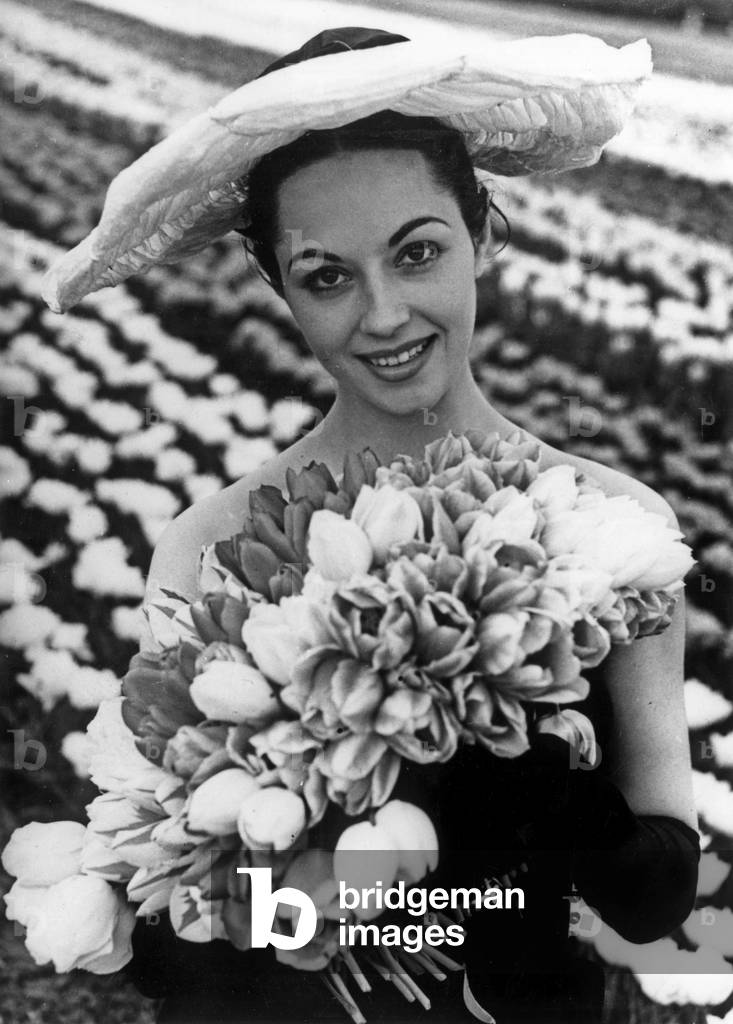 Dana Wynter During Filming The Film “Time Of Fear” in July 1978 (b/w photo)