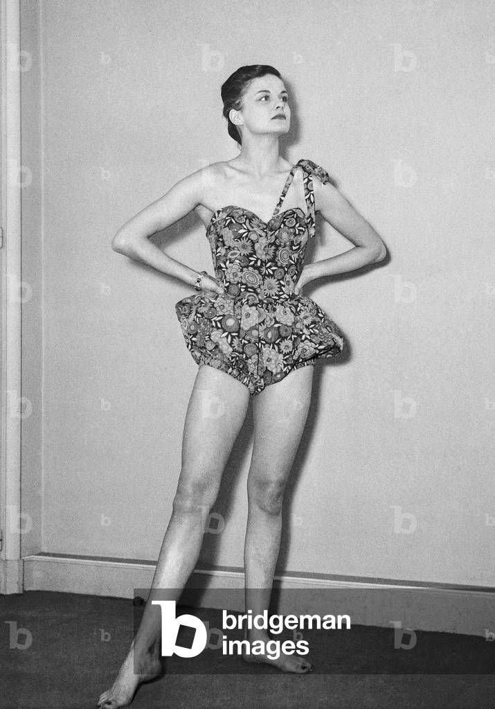 Presentation of swimsuits by Vincent Mehnert, Paris, March 21, 1951 (b/w photo)
