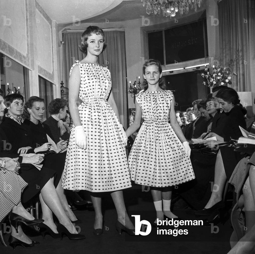 Fashion Show : Creations By Dominique For Spring Summer 1957 Presented in Paris on February 7, 1957 : Mother With her Daughter Wearing The Same Dress (b/w photo)