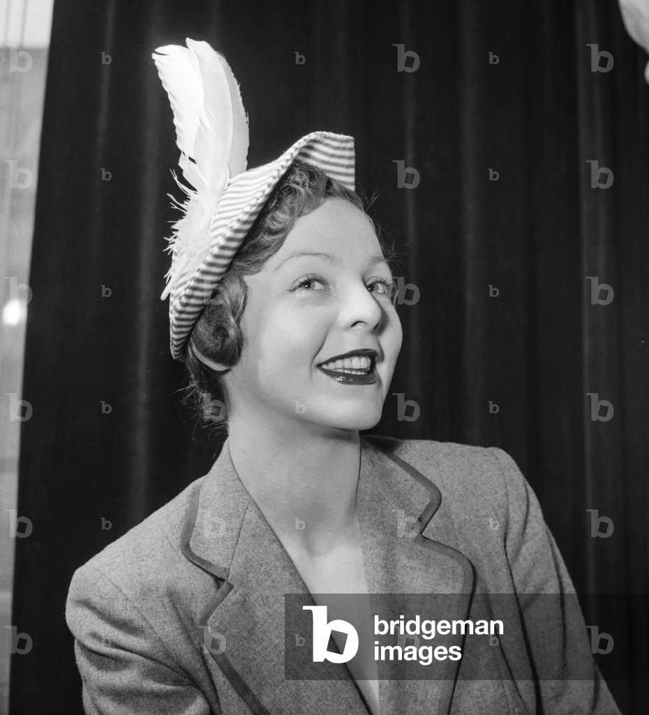 Hat by Emma Pierron, February 20, 1950, Paris (b/w photo)