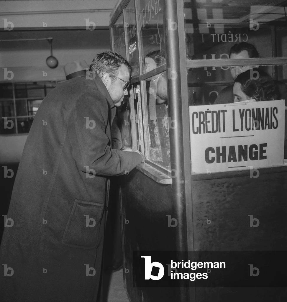 American director Orson Welles arriving at Bourget airport, Paris, from Lisbon, March 14, 1950 (b/w photo)