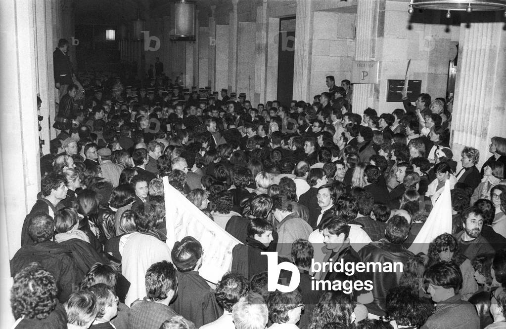 Demonstration of the justice (lawyers, magistrates) in Paris on November 30, 1990 (b/w photo)
