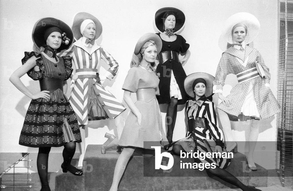 Presentation on January 24, 1972 of Fashion By Jacques Esterel For Spring-Summer 1972, France : Dresses Worn With Petticoats, Hats (b/w photo)