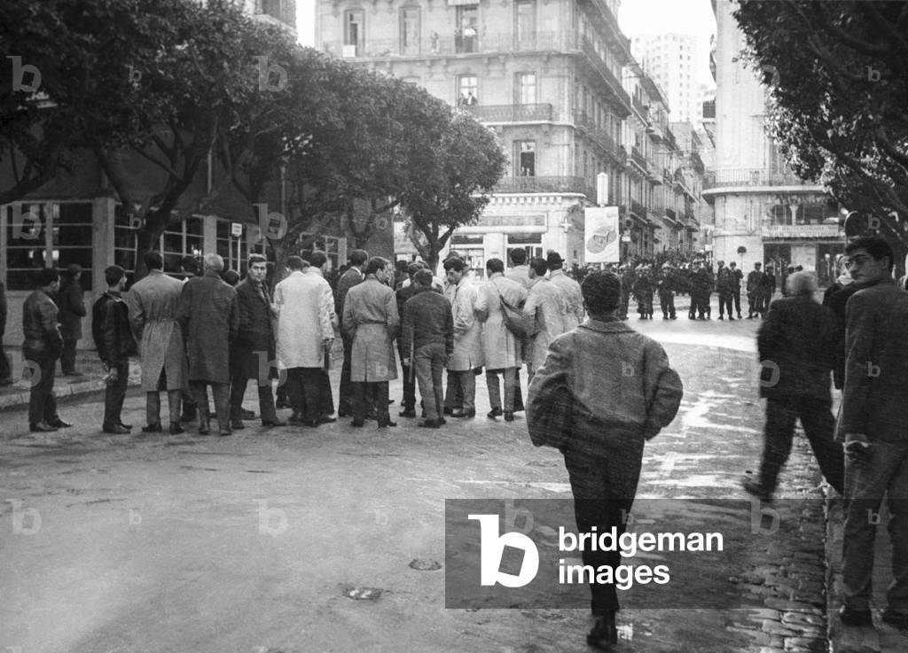 Algerian War : demonstration of French Algeria, in Oran, December 10, 1960 (b/w photo)