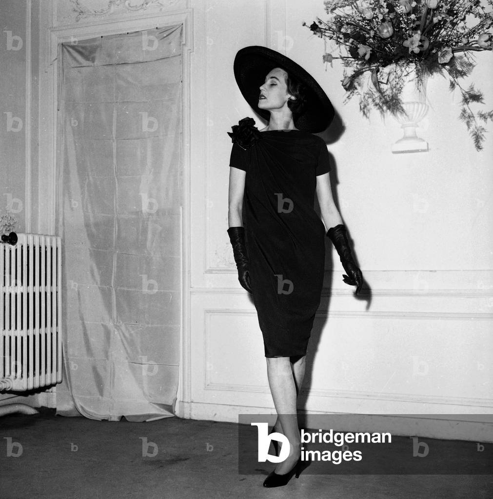 Presentation on February 1958 of Fashion By Pierre Cardin, Spring Summer 1959 : Dress and Hat (b/w photo)