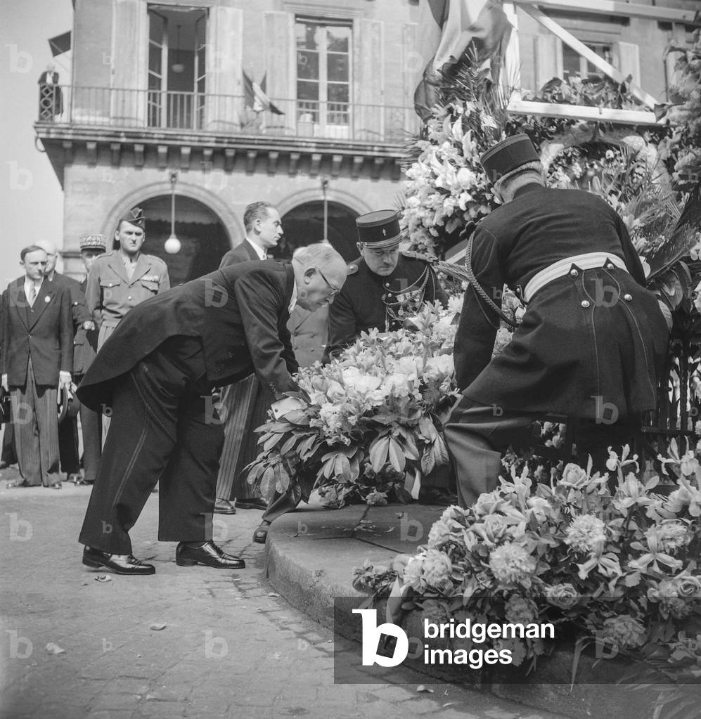 Ceremony on May 8, 1950 at the statue of Joan of Arc in Paris : French President Vincent Auriol (b/w photo)