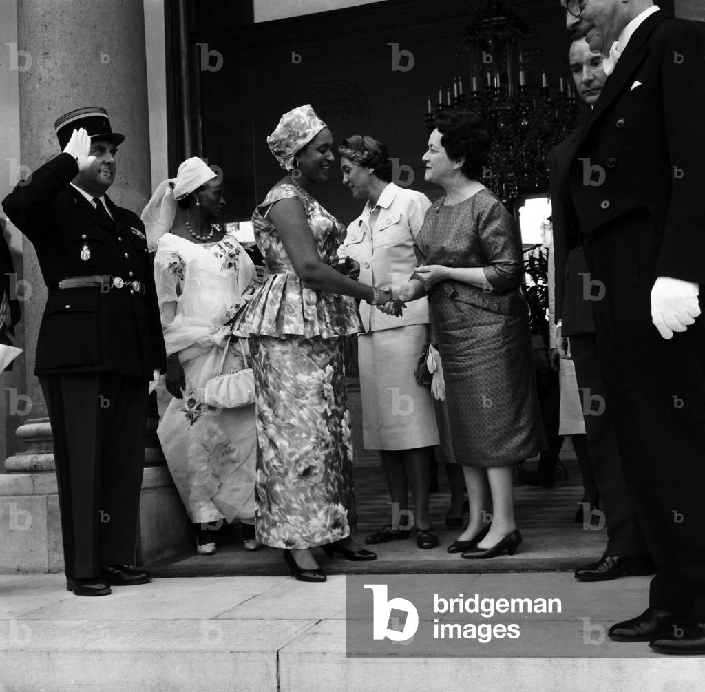 At Elysee in Paris during Visit of President of Niger Diori Hamani on September 27, 1961 : Mrs Diori Hamani With Mrs Yvonne De Gaulle, Back : One of The Live-In Companion of Mrs Diori Hamani and Mrs Michel Debre (Anne-Marie Lemaresquier) (b/w photo)