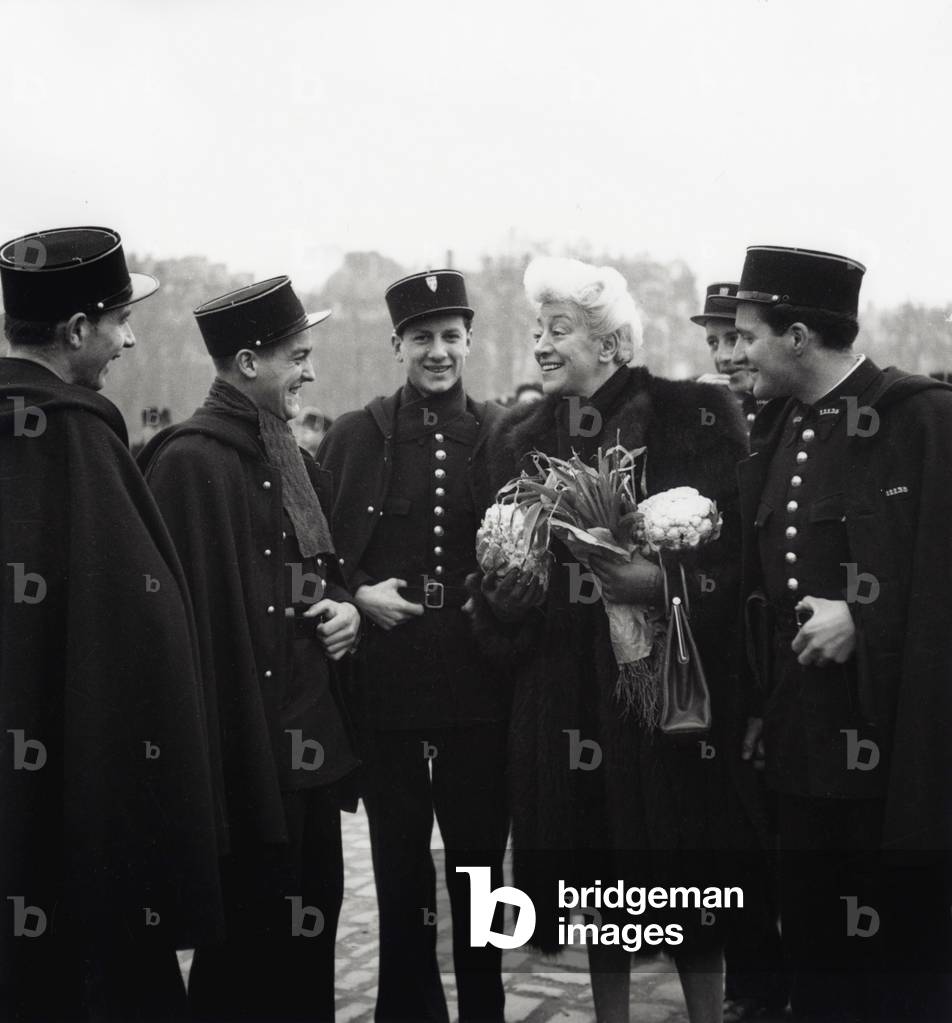 Francoise Rosay Decouvre Paris (b/w photo)