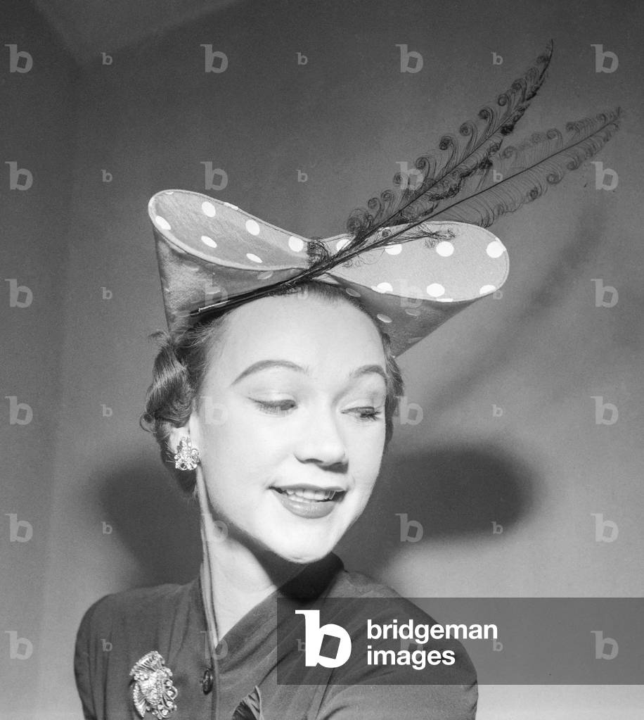 Hat by Rose Valois, Paris, January 16, 1951 : Sophie (model) (b/w photo)