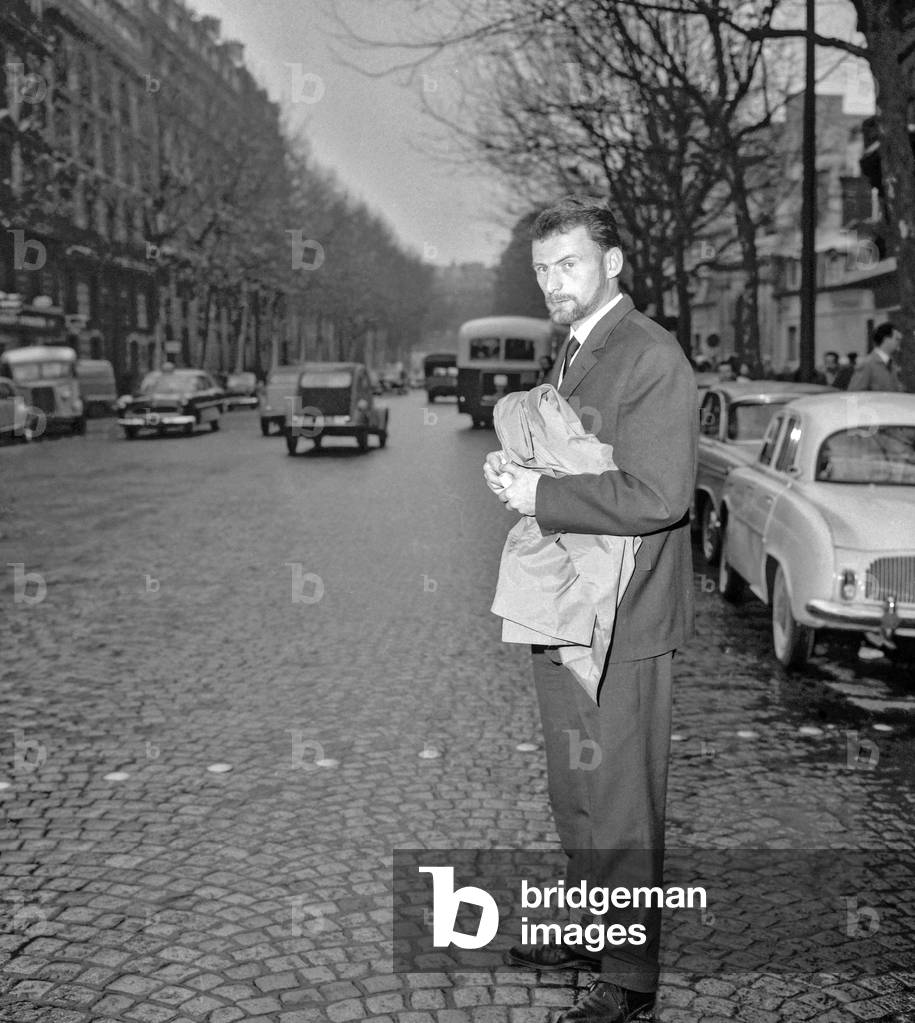 The Barricades trial (Algerian War) : here the lawyer Pierre Lagaillarde (supporter of French Algeria) free, in Paris, November 17, 1960 (b/w photo)