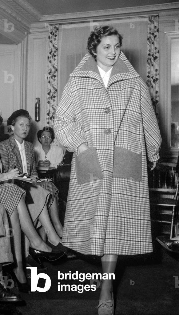 Ledoux fashon, Paris, October 1949 : coat (b/w photo)