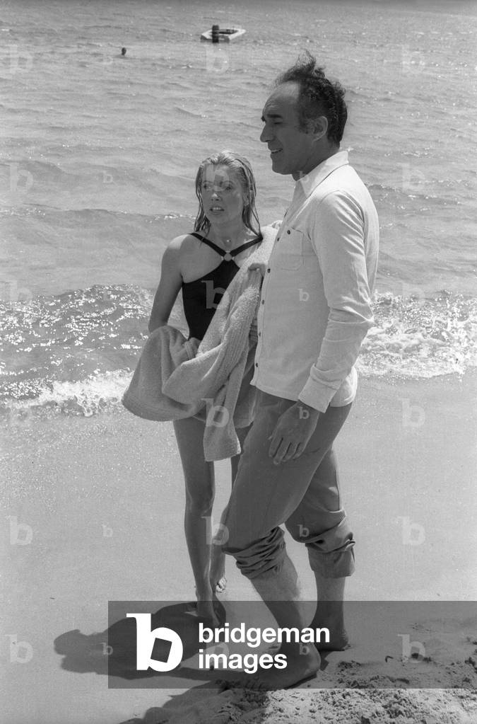 L'actrice française Catherine Deneuve et l'acteur français Michel Piccoli sur le tournage du film d'AlainCavalier « Heartbeat » à Saint Tropez le 21 juin 1968