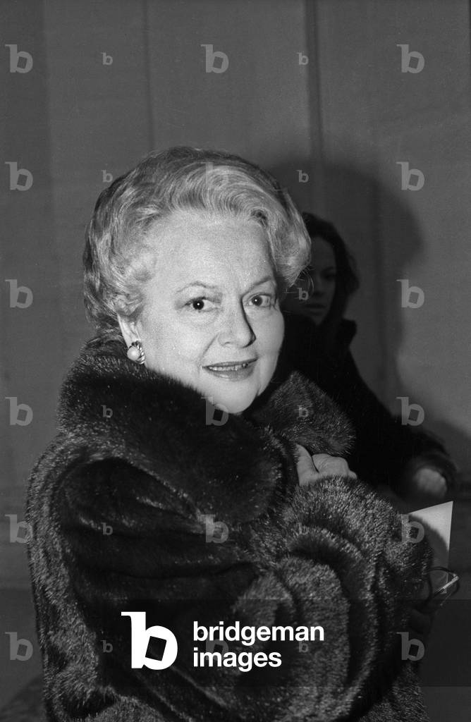 British-American actress Olivia de Havilland arriving at the Academie des Beaux Arts in Paris for YehudiMenuhin's nomination as an associate foreign member, on December 17, 1986