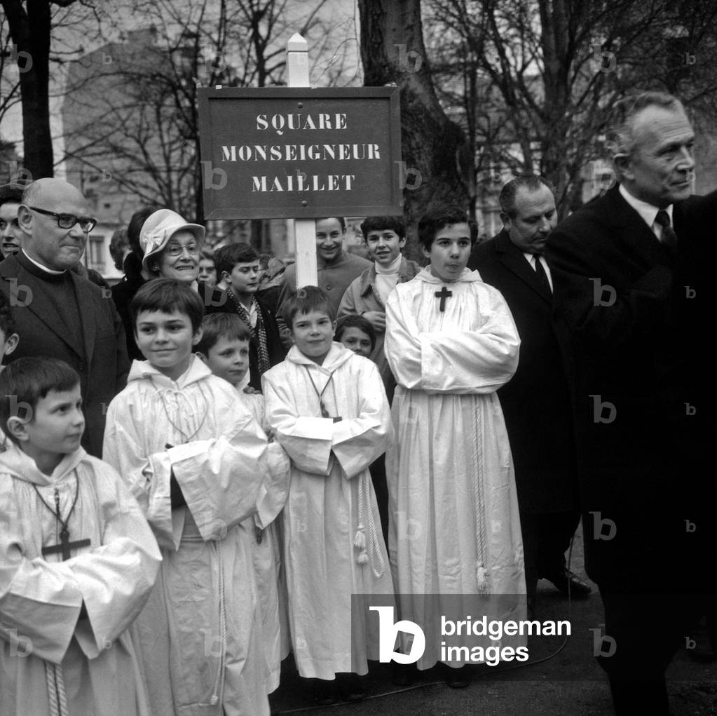 Inauguration of the Square Bishop Maillet Les Petiants Singers A La Croix De Bois With Abbe Delsinne Their Director (Left) And Mr Didier Delfour On February 18, 1971 (b/w photo)