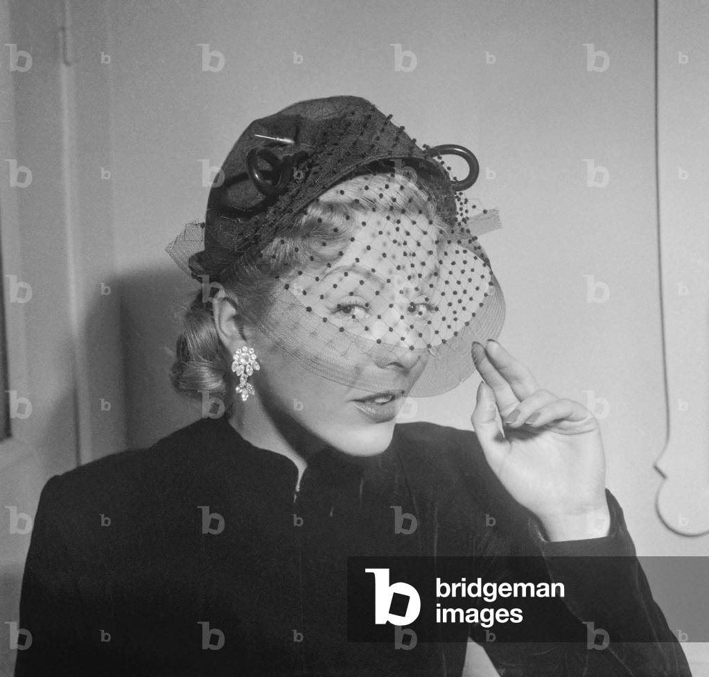 Hat by Emma Pierron, January 23, 1951, Paris (b/w photo)
