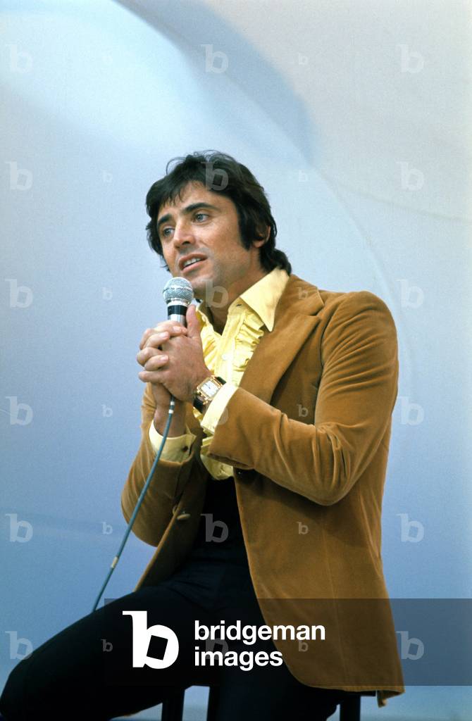 French Singer Sacha Distel during TV Programme November 17, 1973 (photo)