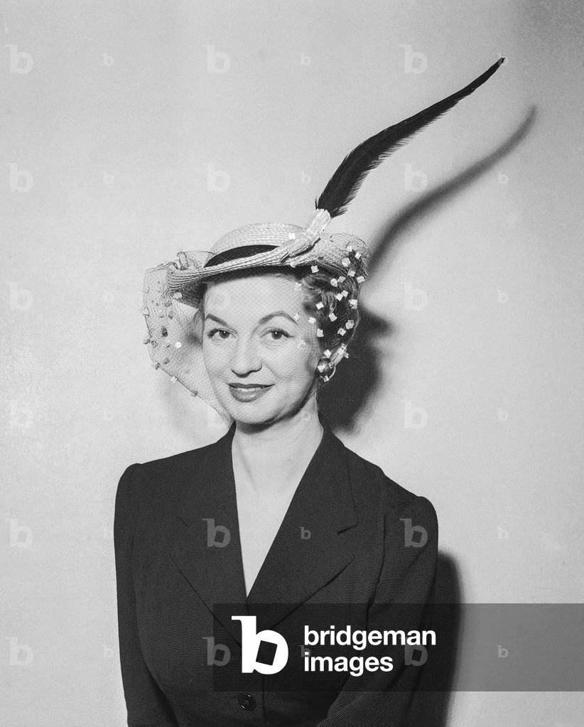 Hat by Rose Valois, Paris, January 17, 1952 : model 