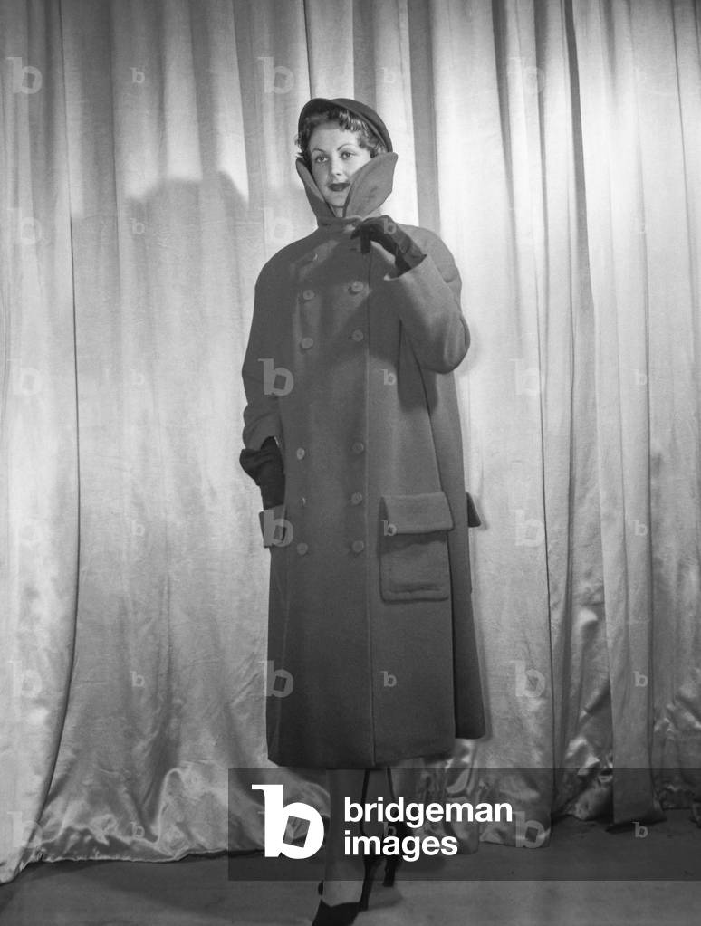Paquin fashion, Paris, August 30, 1949 : coat (b/w photo)