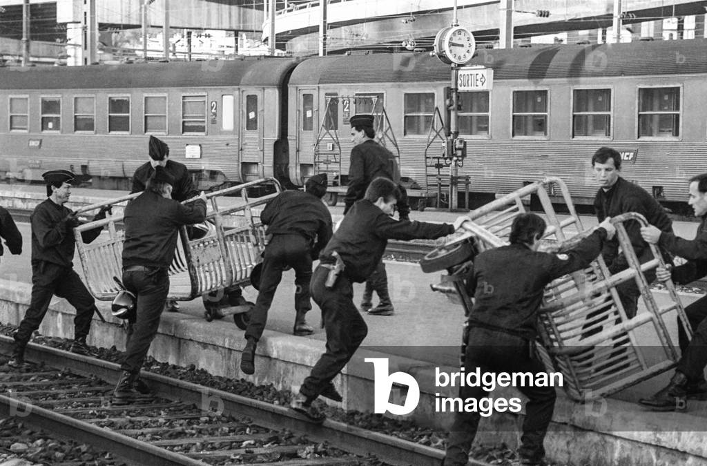 Greve de la SNCF  (b/w photo)