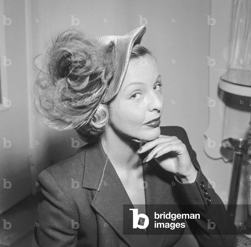 Hat by Emma Pierron, August 7, 1950, Paris (b/w photo)