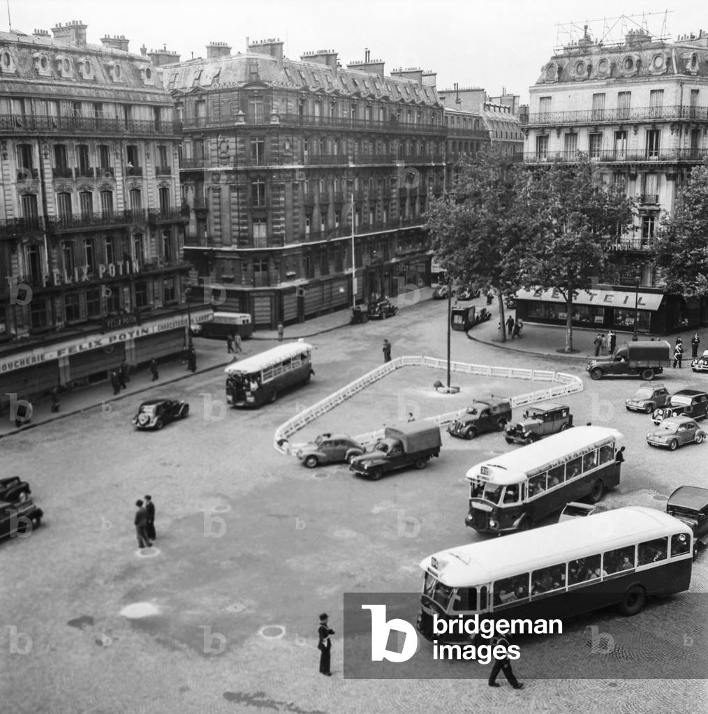 New plan of traffic on the Place Saint Augustin in Paris, July 23, 1951 (b/w photo)