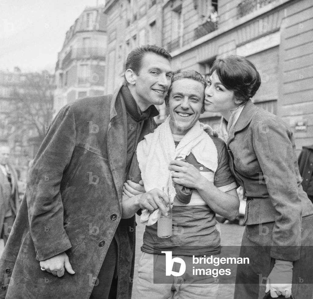 Paul Cahu (c) winner of the competition of papers bearers, congratulated by actors Felix Marten and Michele Mercier, March 22, 1959 (b/w photo)