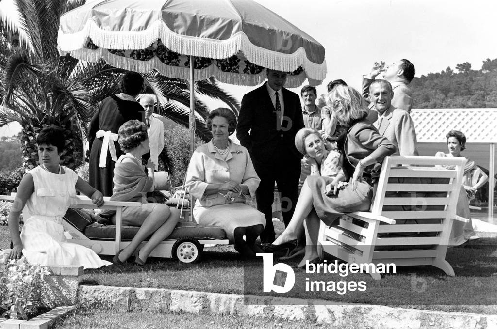 The Begum (Fourth and Last Wife of Aga Khan Iii) during Party in her Home Around her Irene Papas Gerard Oury Michele Morgan Simone Renant Leon Zitrone May 23, 1962 (b/w photo)