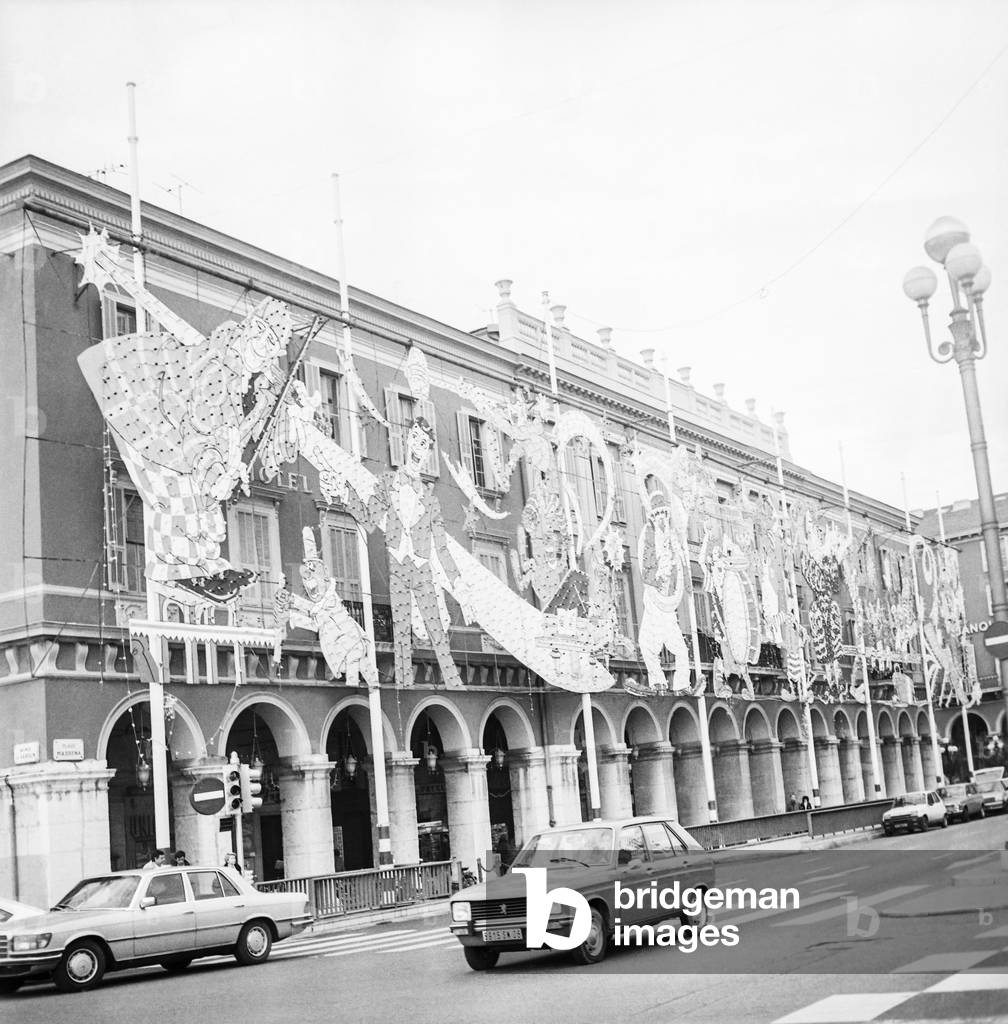Premieres decorations de Carnaval a Nice  (b/w photo)