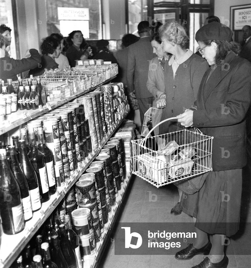 First Supermarket Goulet Turpin in Paris July 5, 1948 (b/w photo)