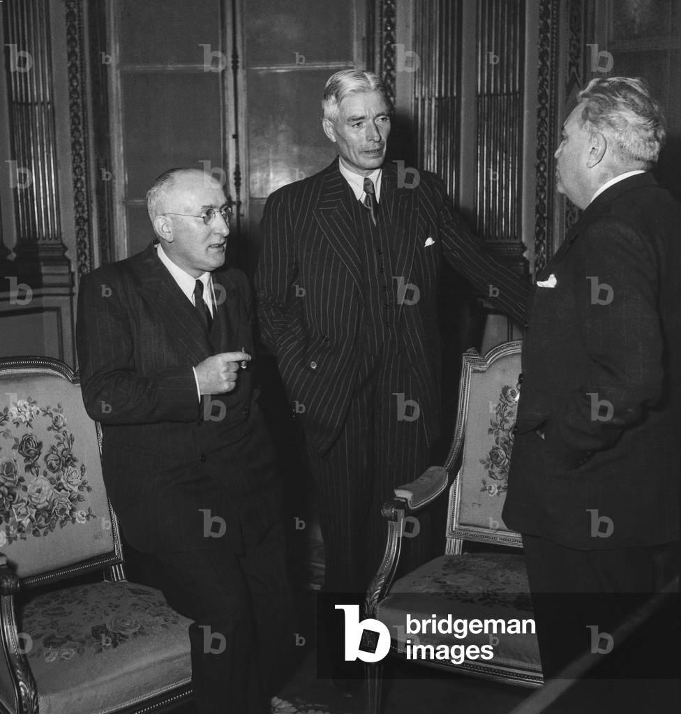 Pierre Segelle (r) French Minister of Social Affairs, with employers' delegates (Mr Meunier and Mr Villiers), Paris, November 2, 1949 (b/w photo)