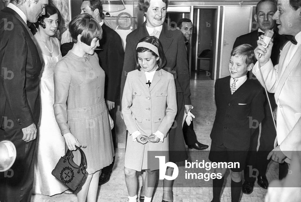 Princesse Caroline of Monaco and Prince Albert (future Albert II) with Mireille Mathieu on boat 