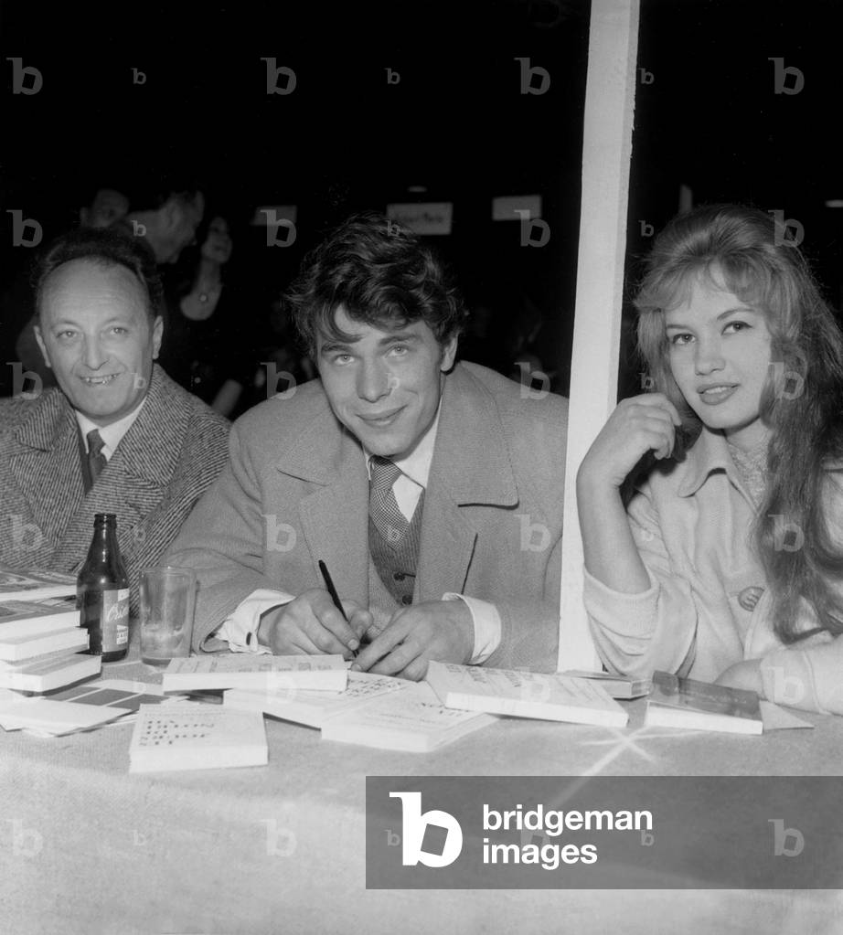 L-R : Writer Armand Monjo With Laurent Terzieff and Gillian Hills on April 11, 1959 (b/w photo)