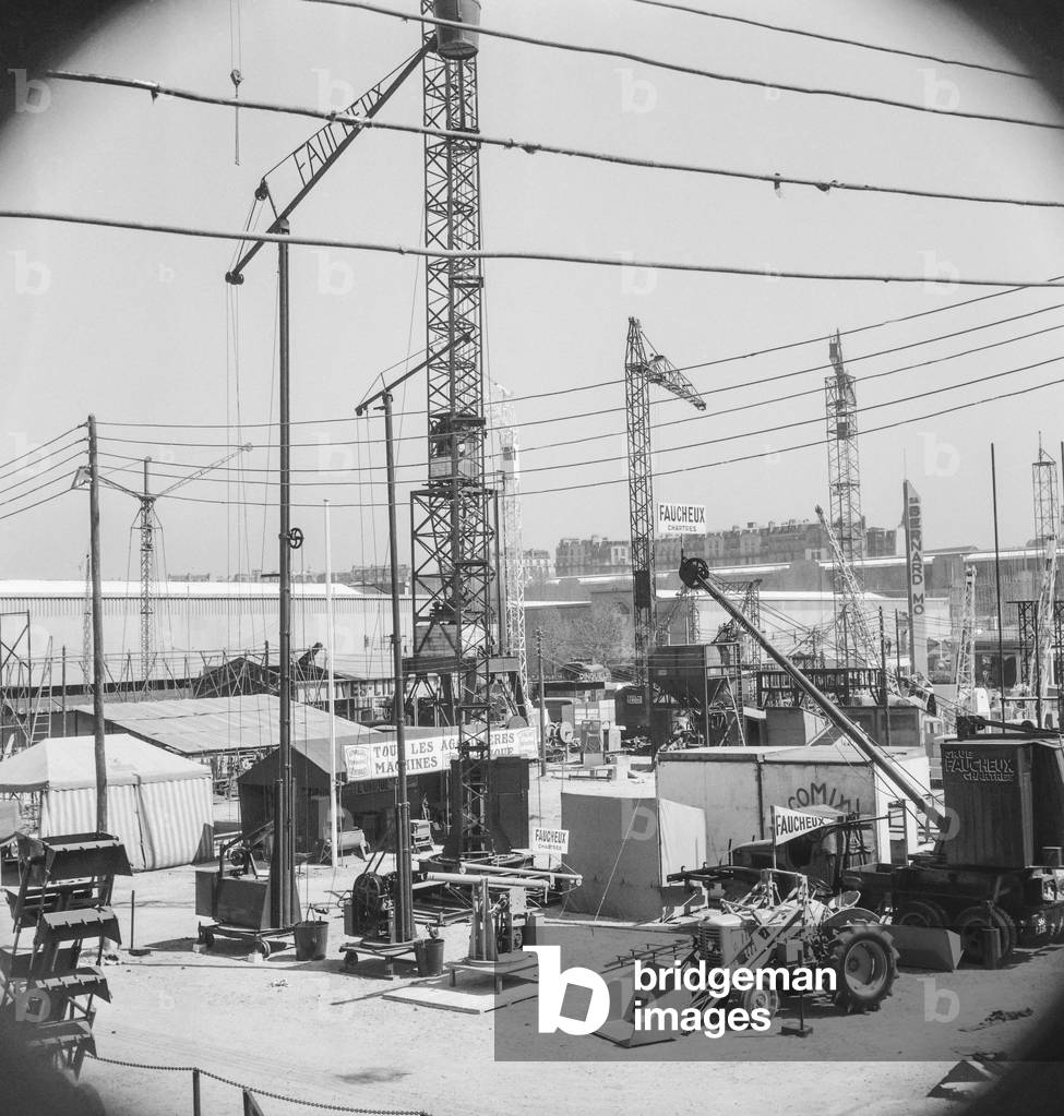 Preparation for the Foire de Paris, April 25, 1951 (b/w photo)
