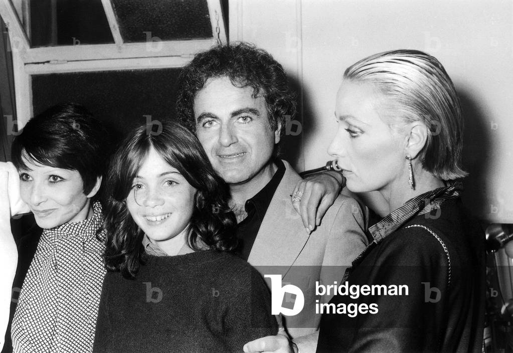 French Singer Guy Beart, his daughter Emmanuelle, Zizi Jeanmaire and Marie Laforet, 22 September 1976 (photo)