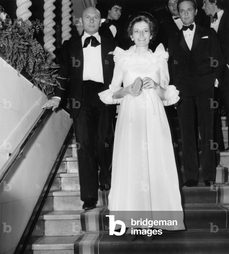 Yul Brynner and his third Wife Jacqueline de Croisset at Premiere of revue 