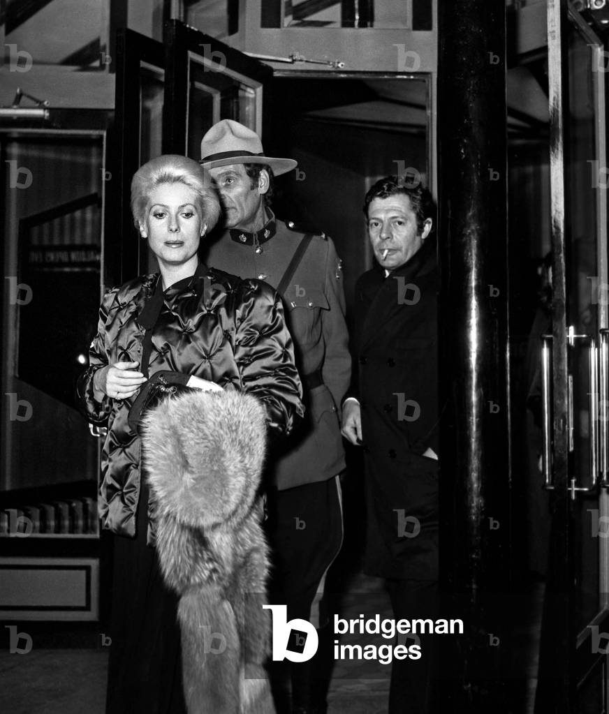 Catherine Deneuve and Marcello Mastroianni leaving the Crazy Horse, Paris, 24 November 1972 (photo)