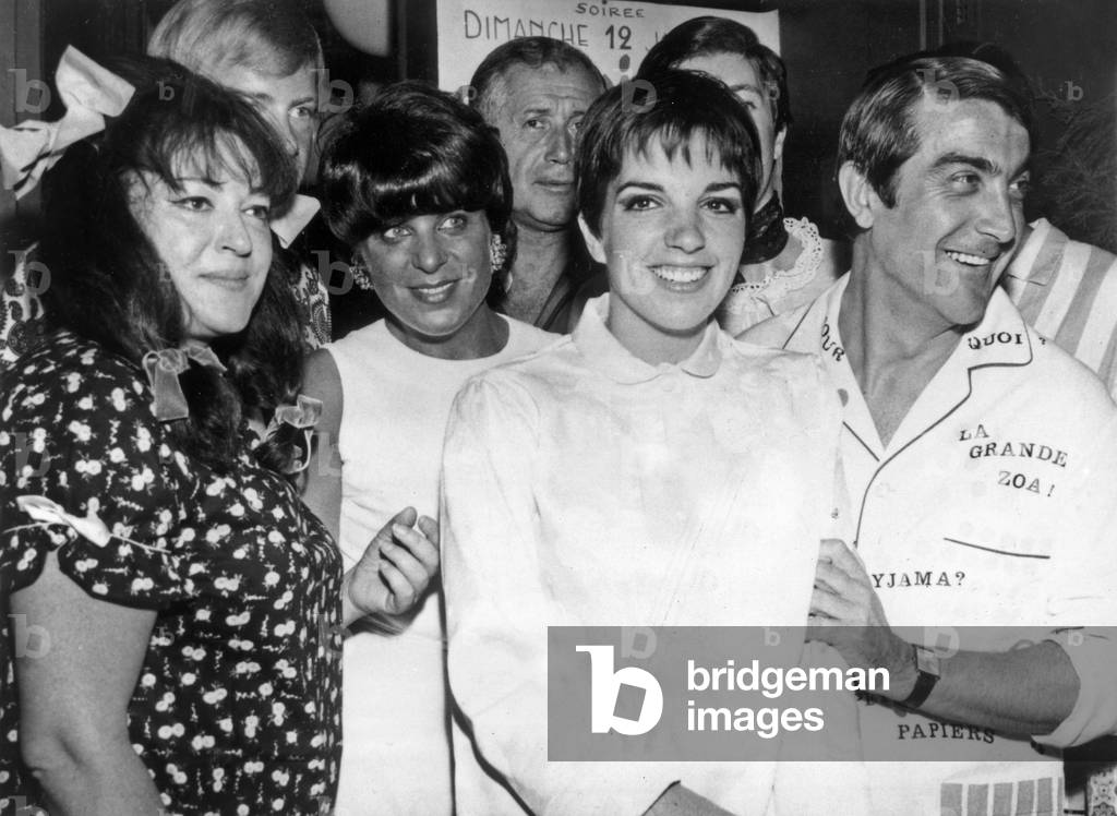 Regine and Liza Minnelli during a Pyjama Party at the New Jimmy's, Paris, 13 June 1966 (photo)