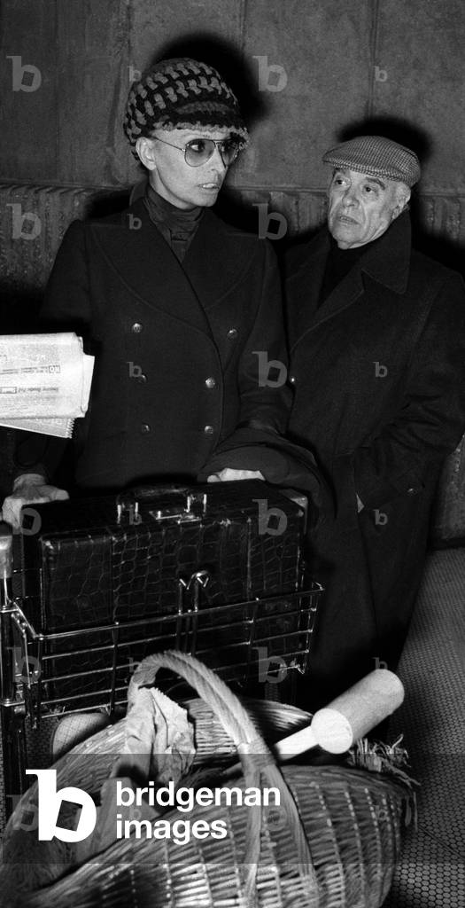 Sophia Loren and her husband Carlo Ponti arriving at Paris Airport, 9 March 1977 (photo)